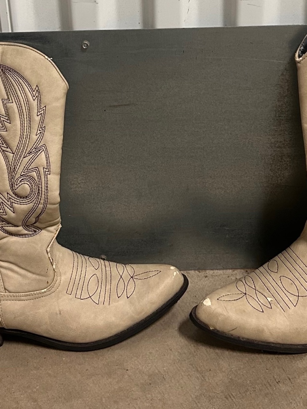 Coconut Dolly Boots 8.5 Faux Leather Rhinestones
